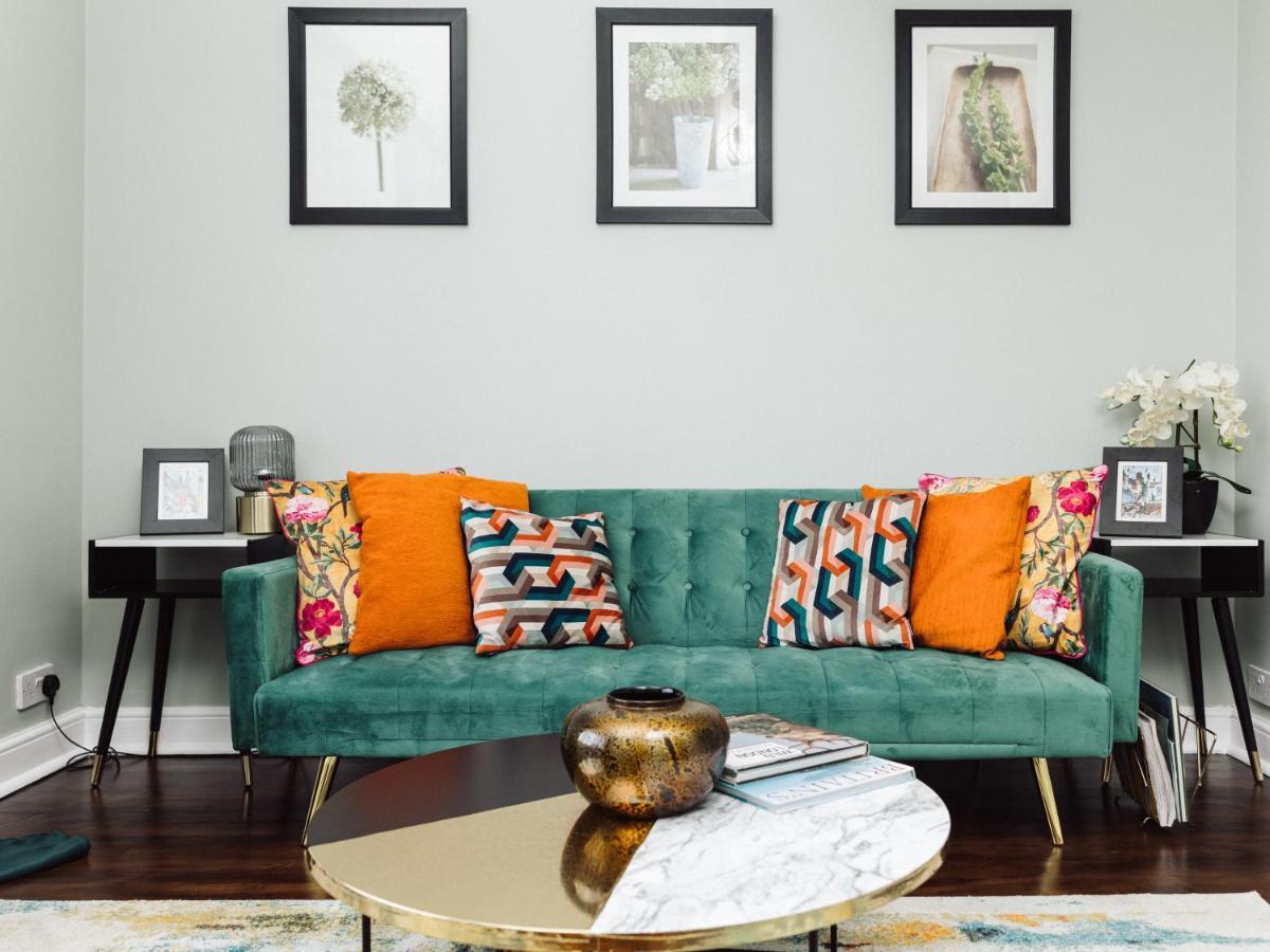 Beautiful Apartment In Guildford With Parking Send Dış mekan fotoğraf