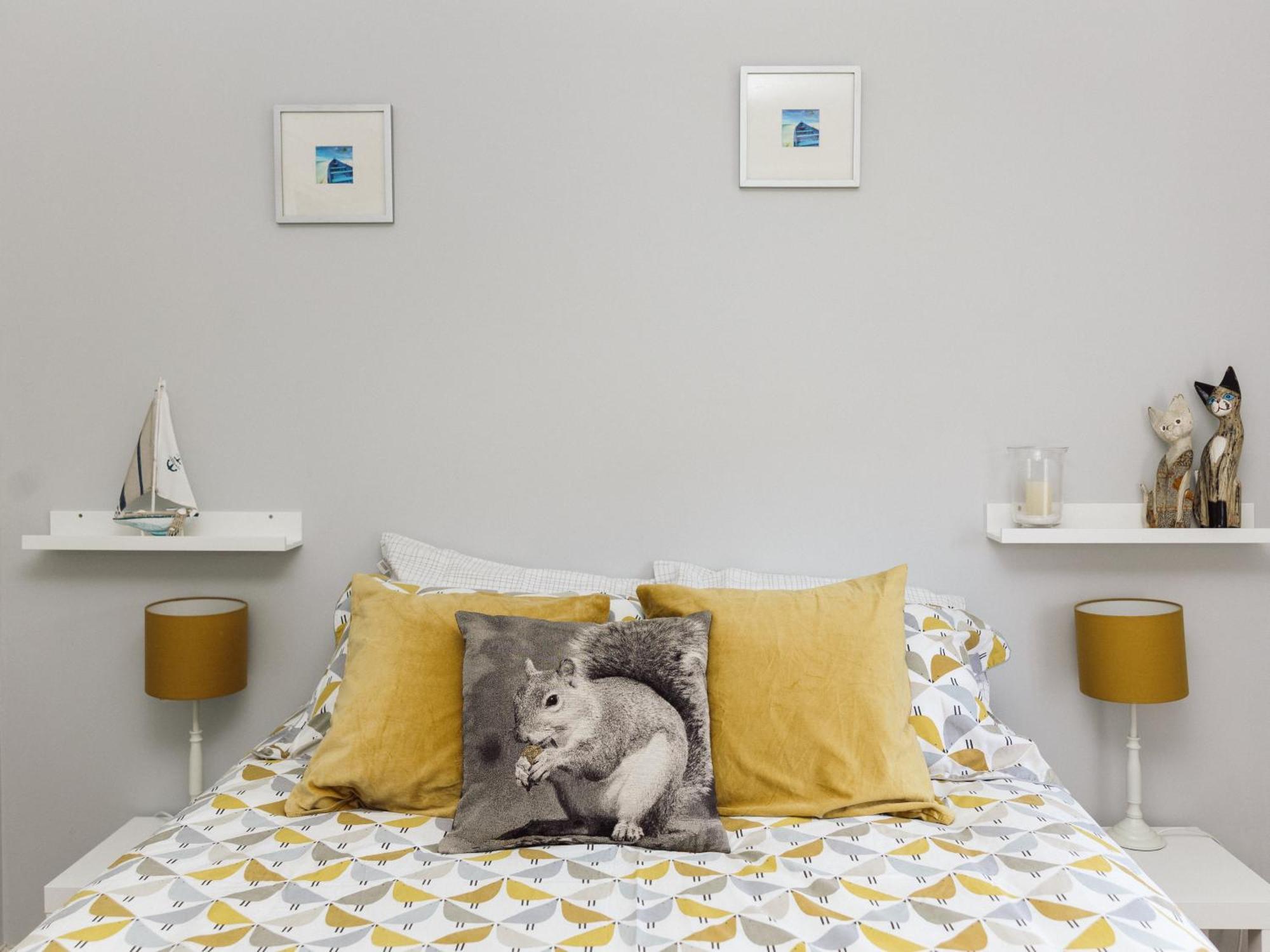 Beautiful Apartment In Guildford With Parking Send Dış mekan fotoğraf