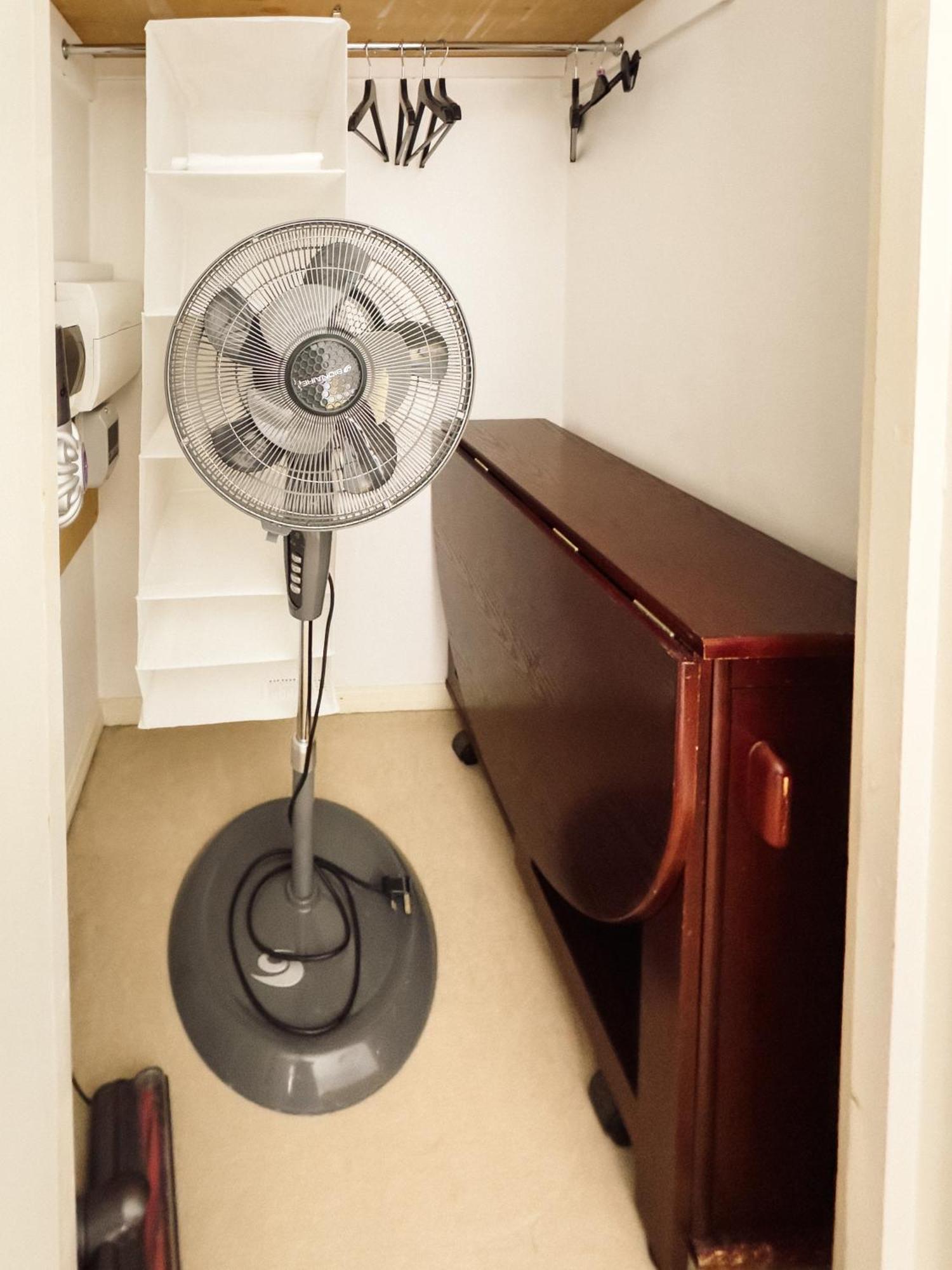 Beautiful Apartment In Guildford With Parking Send Dış mekan fotoğraf