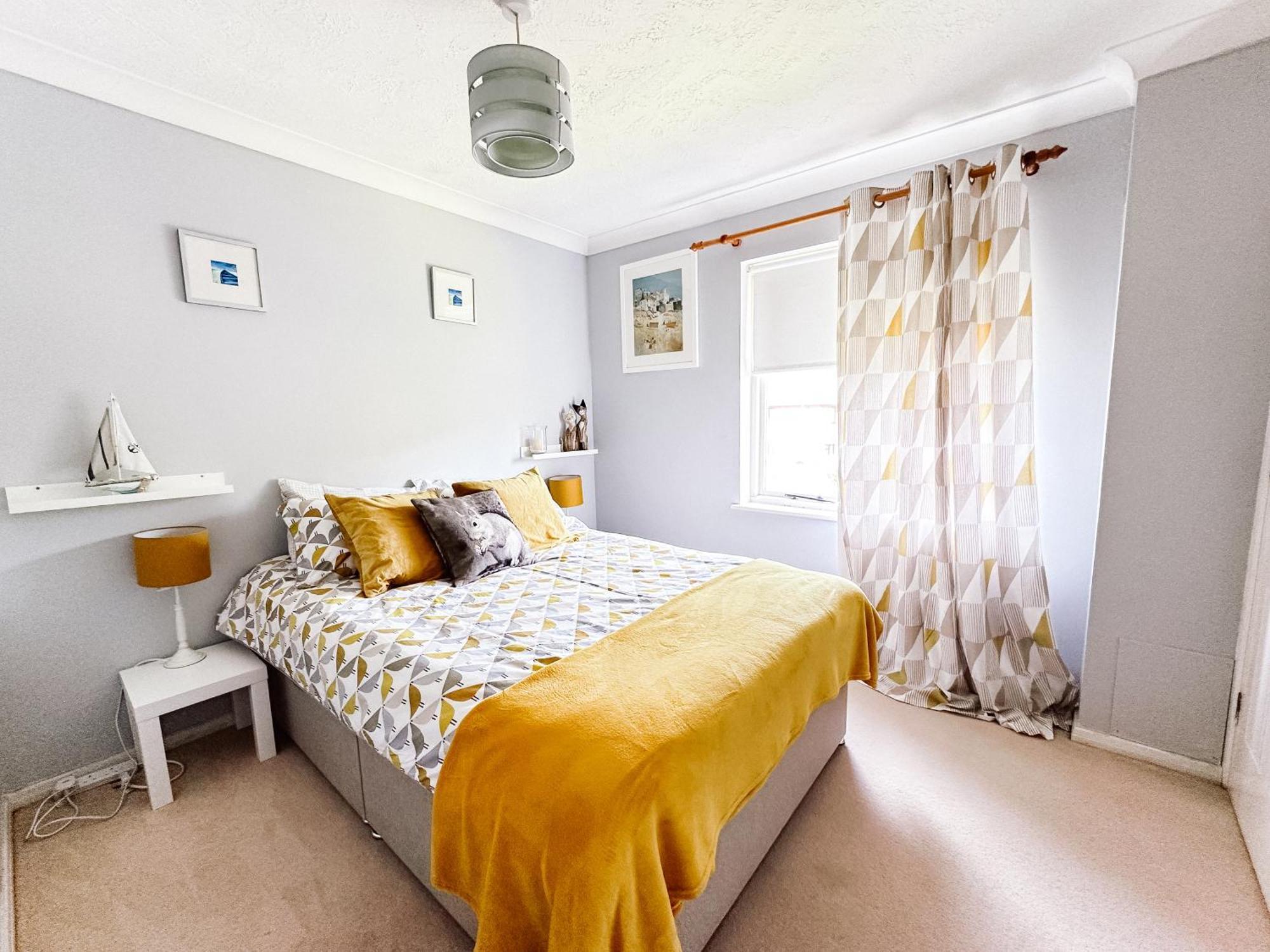 Beautiful Apartment In Guildford With Parking Send Dış mekan fotoğraf