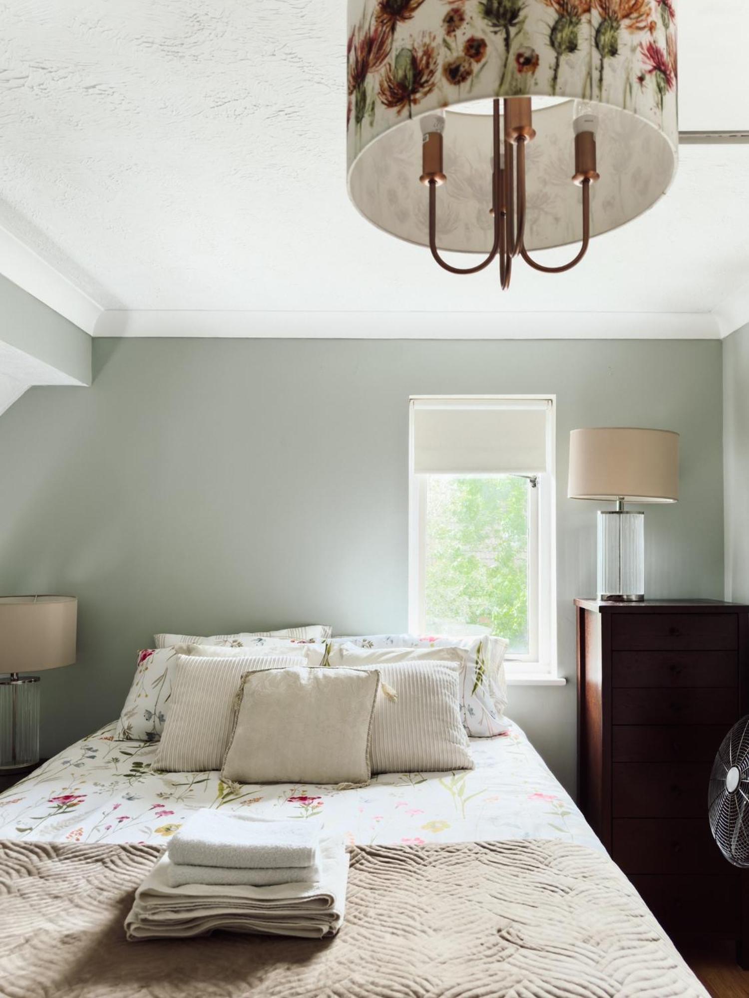 Beautiful Apartment In Guildford With Parking Send Dış mekan fotoğraf