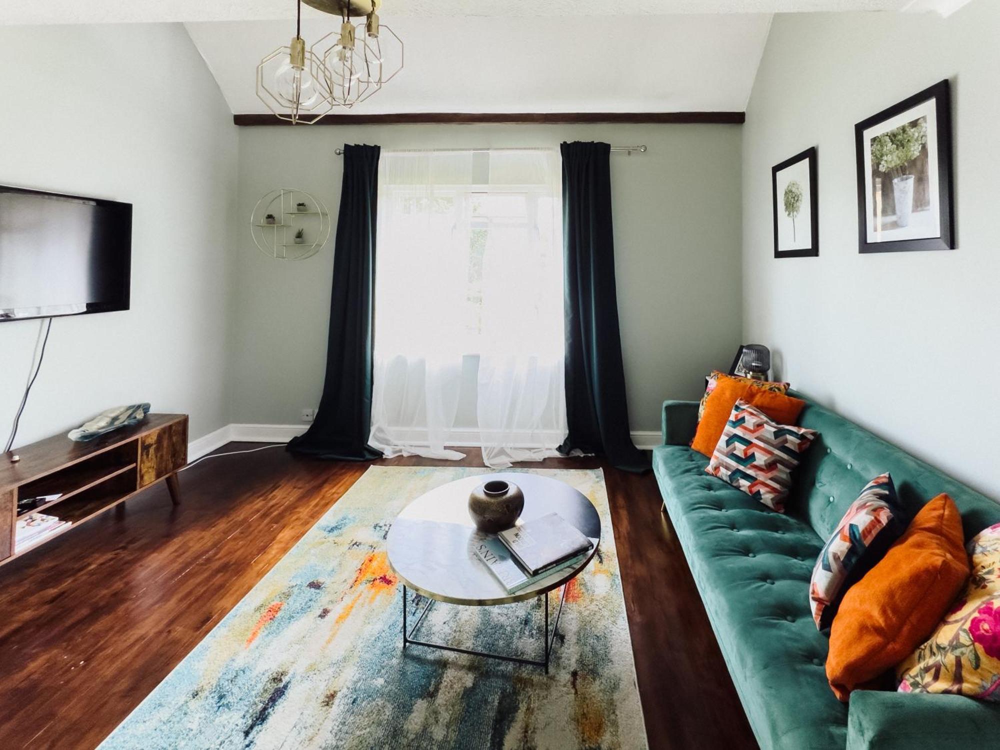 Beautiful Apartment In Guildford With Parking Send Dış mekan fotoğraf