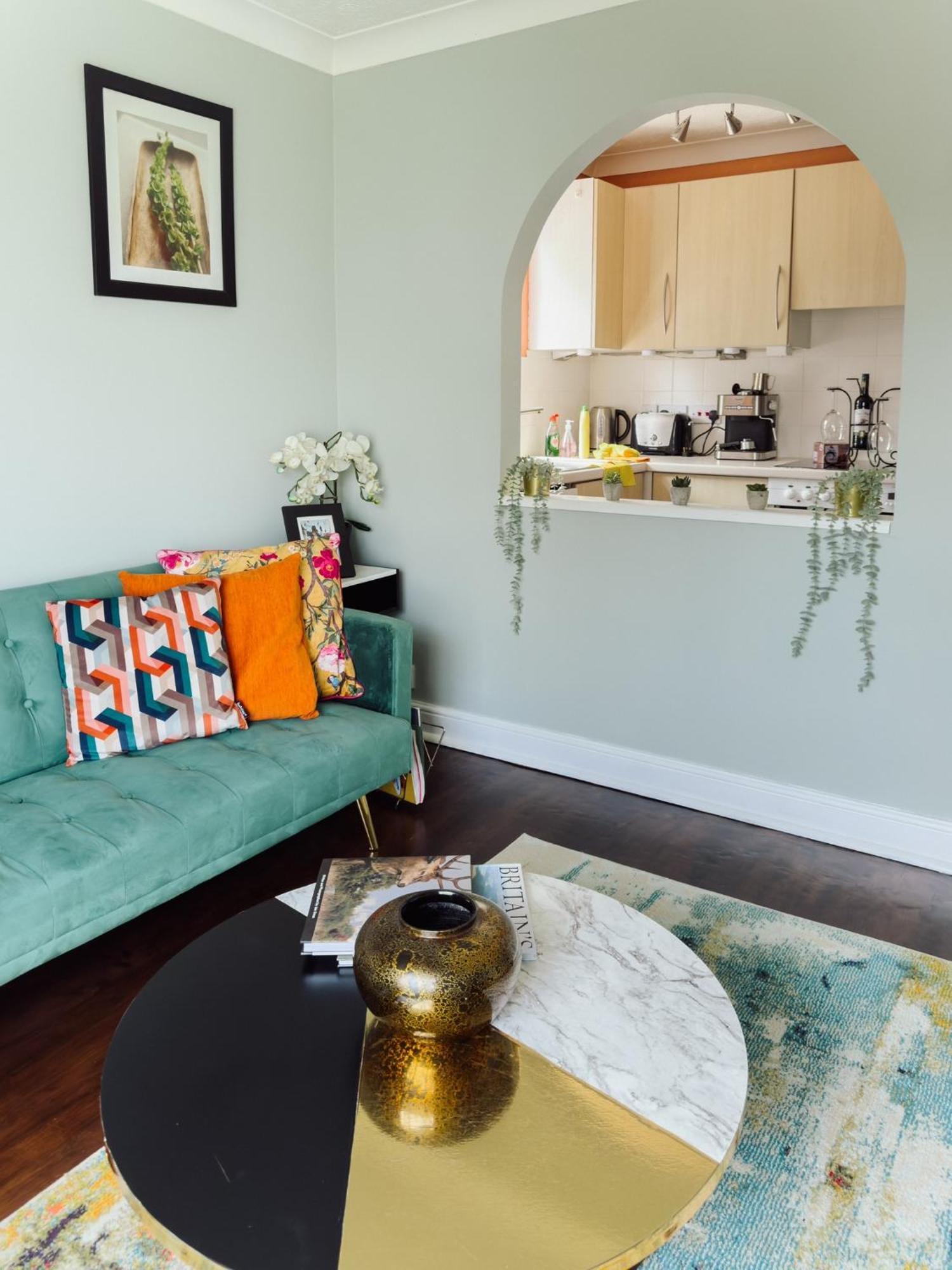 Beautiful Apartment In Guildford With Parking Send Dış mekan fotoğraf